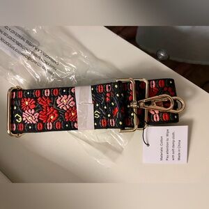 Purse/Bag NWT shoulder strap W/ gold hardware adjustable strap